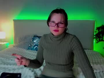 Reynapearl Chaturbate stream image from March 21, 2025