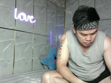 Hugepinoy25 Chaturbate stream image from March 21, 2025