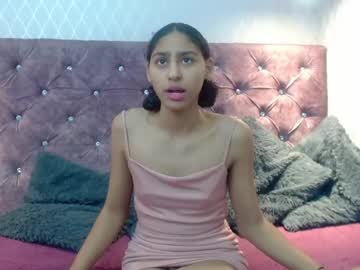 Queenpaau Chaturbate stream image from March 21, 2025