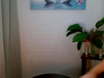 Girlwhobelieveinmagic Chaturbate stream image from March 21, 2025