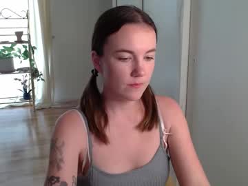 Summerstonee Chaturbate stream image from March 21, 2025