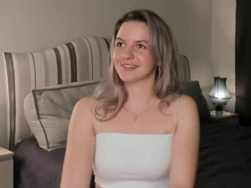 Veloralora Chaturbate stream image from March 21, 2025