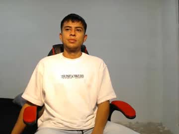 Danielitopapii Chaturbate stream image from March 21, 2025