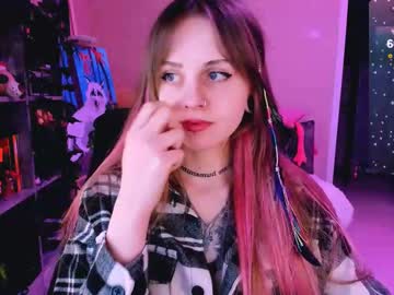 Nanitamoore Chaturbate stream image from March 21, 2025