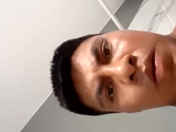 Gwuylilevoea Chaturbate stream image from March 21, 2025