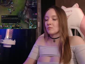Moonlish_Siren Chaturbate stream image from March 21, 2025