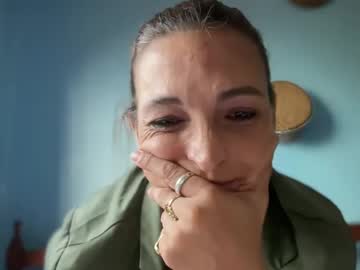 Whitechocolatequeenamber Chaturbate stream image from March 21, 2025