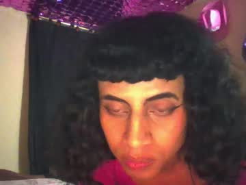 Cowzylow Chaturbate stream image from March 22, 2025