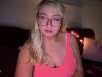 Vanillapuddingpie Chaturbate stream image from March 22, 2025