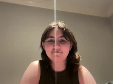 Strawberryluvr Chaturbate stream image from March 22, 2025