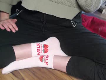 Tallerhotterbetter Chaturbate stream image from March 22, 2025