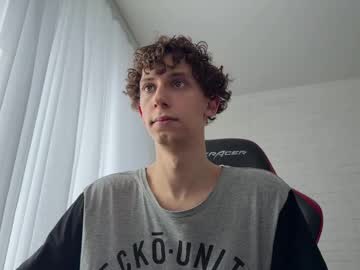 Denobluora Chaturbate stream image from March 22, 2025