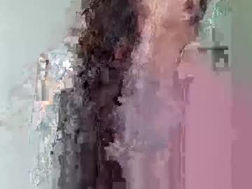 Lilylaroux Chaturbate stream image from March 22, 2025