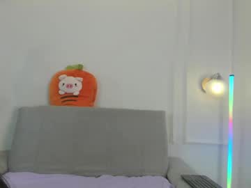 Violet_Rouxx Chaturbate stream image from March 22, 2025