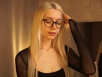 Cassie130505 Chaturbate stream image from March 22, 2025