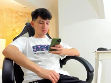 Santi_Delacruz Chaturbate stream image from March 22, 2025
