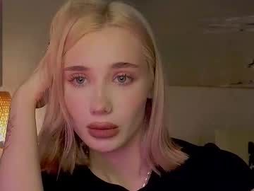 Lilpupsonish Chaturbate stream image from March 22, 2025