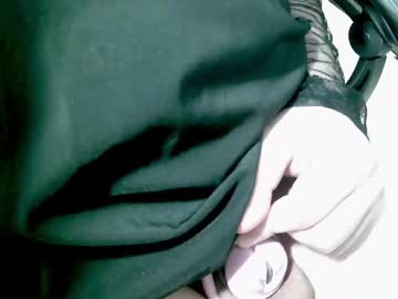 Krissynotts Chaturbate stream image from March 22, 2025