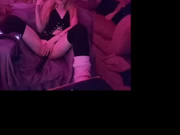 Miniskirtkitten Chaturbate stream image from March 22, 2025