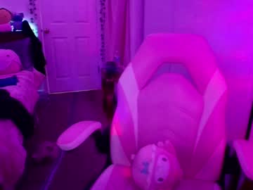Abruisedpeach Chaturbate stream image from March 23, 2025