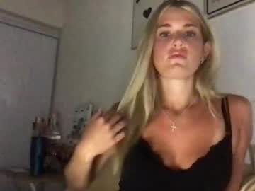 Allybrixo Chaturbate stream image from March 23, 2025