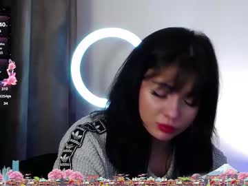 Averywillow Chaturbate stream image from March 23, 2025