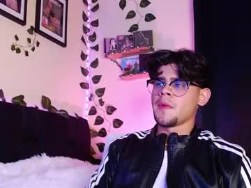Isaac_Saenz Chaturbate stream image from March 23, 2025
