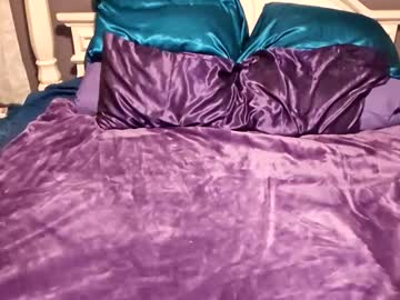 Xmombodxdadbodx Chaturbate stream image from March 23, 2025