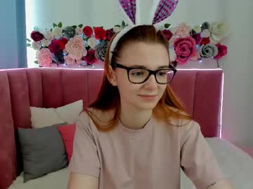 Ellyfoxy_ Chaturbate stream image from March 23, 2025