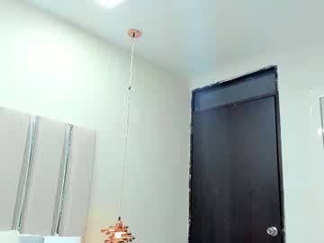 Nicollehots Chaturbate stream image from March 23, 2025
