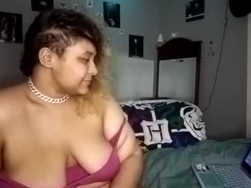 Zillaratty Chaturbate stream image from March 23, 2025
