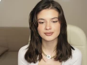 Fannyhaviland Chaturbate stream image from March 23, 2025