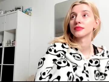Kenziedawton Chaturbate stream image from March 23, 2025