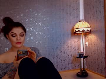 Iliveinparadise Chaturbate stream image from March 23, 2025