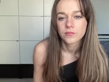 Mmminnie Chaturbate stream image from March 23, 2025