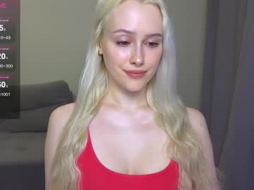 Caseylabow Chaturbate stream image from March 23, 2025