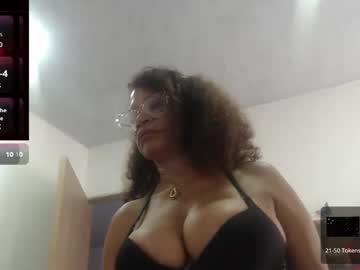 Smilet_Milf Chaturbate stream image from March 23, 2025