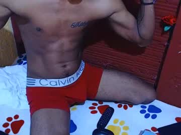 Skinnyandblack Chaturbate stream image from March 23, 2025
