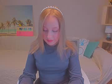 Oliviabloomer Chaturbate stream image from March 23, 2025
