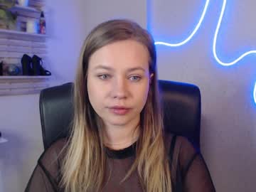 Holly_Bb95 Chaturbate stream image from March 23, 2025