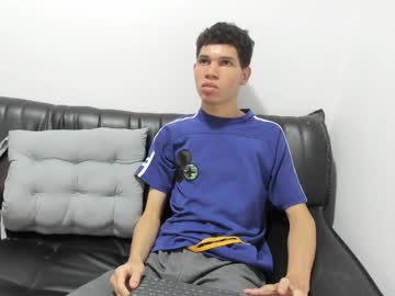 Andrew_2811 Chaturbate stream image from March 23, 2025