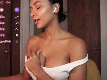 Camilagomezz Chaturbate stream image from March 23, 2025