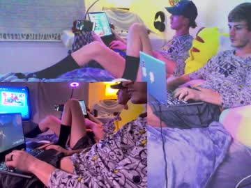 Trenykins Chaturbate stream image from March 24, 2025