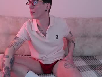 Mickeyfoster Chaturbate stream image from March 24, 2025