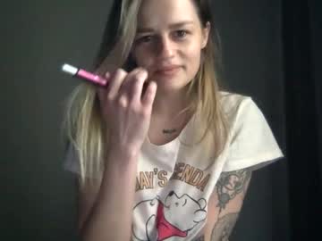 Xmiamoorx Chaturbate stream image from March 24, 2025