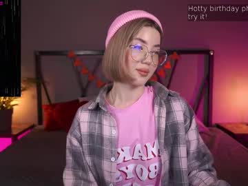 Lindathacker Chaturbate stream image from March 24, 2025