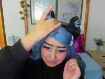 Lussyevans Chaturbate stream image from March 24, 2025