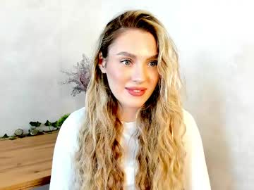 Esmahastey Chaturbate stream image from March 24, 2025