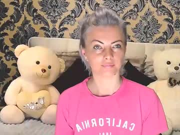 Alyblonde Chaturbate stream image from March 24, 2025