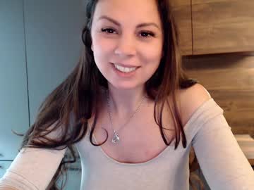 Angellina69shine Chaturbate stream image from March 24, 2025